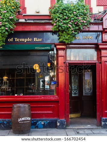 DUBLIN, IRELAND - NOV 11: Street scene in Dublin, Ireland on November 11, 2013. Temple Bar historic district is known as Dublins cultural quarter with lively nightlife.