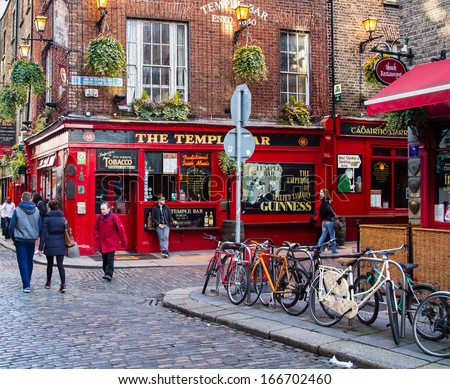 Dublin, Ireland - Nov 11: Street Scene In Dublin, Ireland On November 11, 2013. Temple Bar Historic District Is Known As Dublins Cultural Quarter With Lively Nightlife.