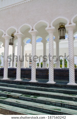 BANDAR SERI BEGAWAN, BRUNEI - AUGUST 24: The center piece of Brunei\'s capital (B.S.B) is Sultan Omar Ali Saifuddien Mosque on August 24, 2012 in Brunei. Forbes ranks Brunei as the fifth richest nation