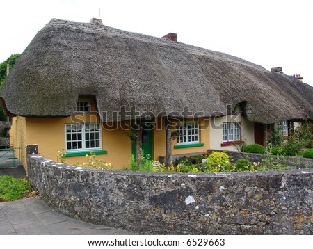 Typical Thatched Roof Cottage in Ireland, in the quaint town of Adare