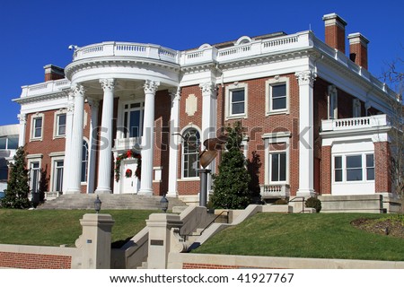 Beautifully restored colonial mansion in downtown Chattanooga, Tennessee, by the Tennessee River Arts District