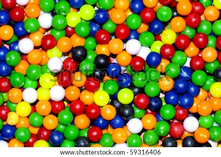 A pile of colorful plastic balls
