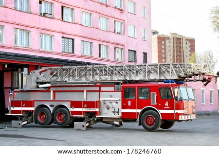PERM, RUSSIA - SEPTEMBER 17, 2009: American E-One fire ladder near the fire depot.