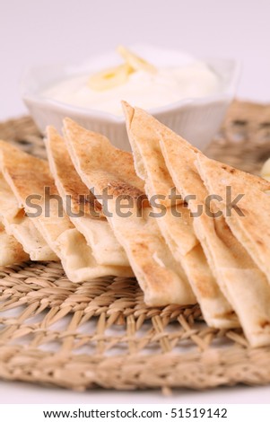 Pita bread and garlic dip