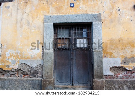 Door and wall of ruined house in Antigua Guatemala