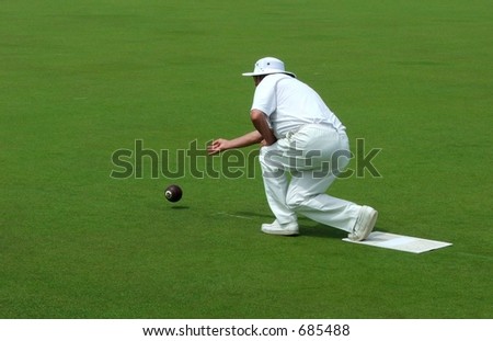 lawn bowler releasing bowl