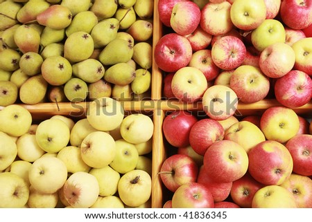 apples and pears on the shops counter
