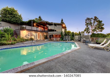 Luxury Large Home Grounds With Swimming Pool. Summer Northwest Evening. Lake Washington View. Very Private Fenced Secluded Back Yard.