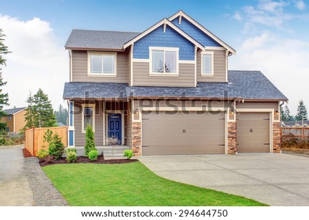 Beautiful traditional home with garage and driveway.
