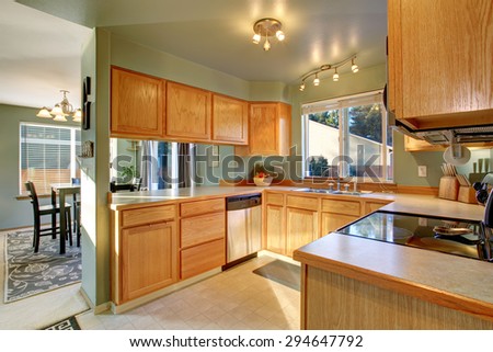 Beautiful traditional kitchen with hardwood floor in luxury home.