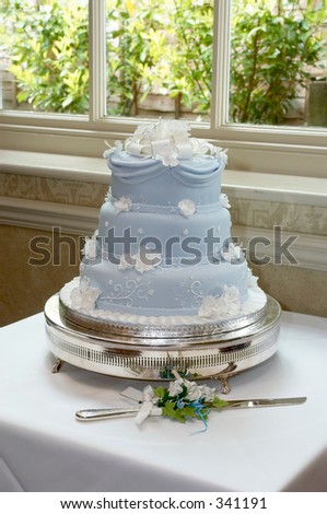 blue wedding cake and knife