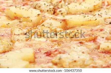 chicken and pineapple pizza close up