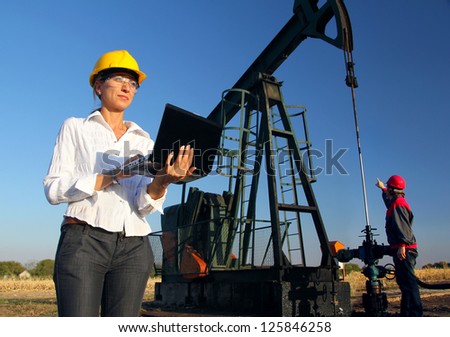Workers in an Oilfield, teamwork