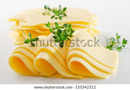 Cheese slices with fresh herbs