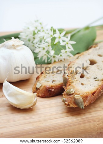 wild garlic, garlic and bread