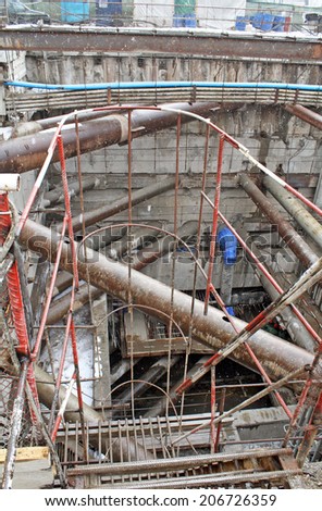 The construction of the tunnel, the pit