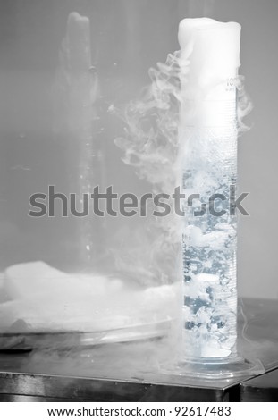 Chemical reaction between solid carbon and water