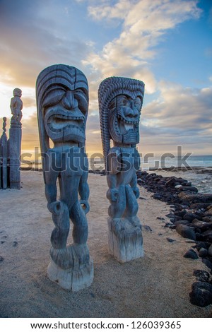 Wooden historical Hawaiian statues in Big Island, Hawaii