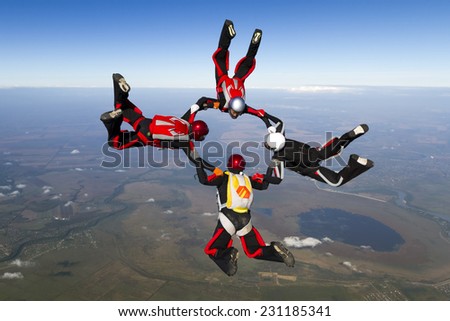 Sports parachutist build a figure in free fall.