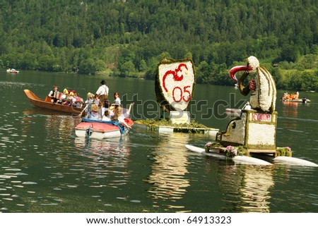 BAD AUSSEE, AUSTRIA - MAY 30: unidentified people on boats with flower figures by Narcissus Festival on the Grundlsee-Lake on May 30, 2005 in Bad Aussee, Styria, Austria