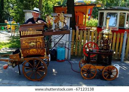 VIENNA, AUSTRIA - SEPTEMBER 2: unidentified musician with his steam working barrel organ (hurdy gurdy)  in the yearly meeting for organ grinders in the Bohemian Prater on September 02, 2006 in Vienna, Austria