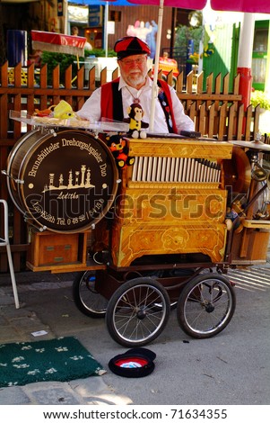 VIENNA, AUSTRIA - SEPTEMBER 02: unidentified man with his barrel organ in the yearly meeting for organ grinders in the Bohemian Prater on September 02, 2006 in Vienna, Austria