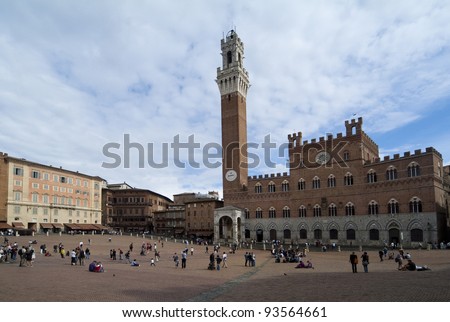 SIENA, ITALY - SEPTEMBER 15: tourists at Piazza del Campo - the square for the Palio race - with the Palazzo Pubblico, a Unesco World Heritage site on September 15, 2009 in Siena, Italy