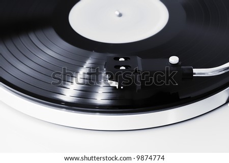 turn table, vinyl player, focus on the needle, the record is spinning.