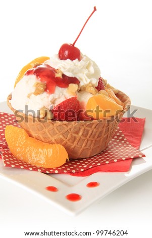 Vanilla Ice cream sundae with strawberry and peaches.