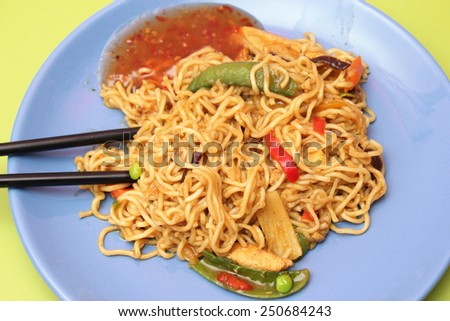 fried noodles with vegetables
