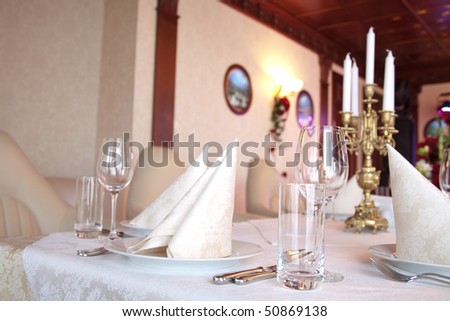 Restaurant. Serve table with dinner set