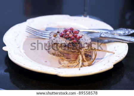 Beef fillet with pink pepper and cream
