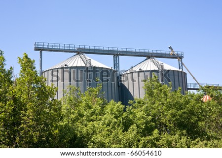 Storage silos for agricultural products, in the countryside