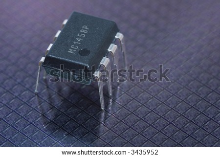 Integrated circuit on silicon wafers with chips