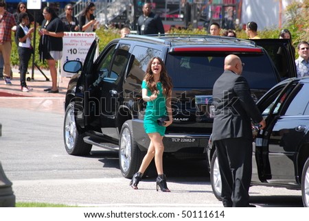 LOS ANGELES, CA-MARCH 27 : Actress Victoria Justice arrives at The Kids Choice Awards held at UCLA\'s Pauley Pavilion, March 27, 2010 in Los Angeles, CA.