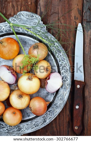 small onion in an old tray