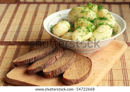 Young potato with fresh fennel and rye bread