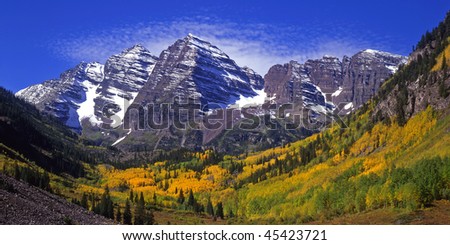 The twin peaks of the Maroon Bells and Maroon Lake, located in the White River National Forest of Colorado, photographed during the autumn season.