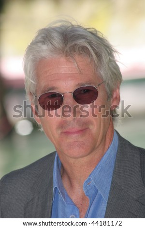 VENICE - SEPT 4:Actor Richard Gere arrives in Venice during day 7 of the 64th Venice Film Festival on September 4, 2007 in Venice, Italy