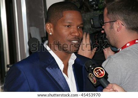 CANNES, FRANCE - MAY 19: US actor and musician Jamie Foxx attends the \'Dreamgirls\' premiere at the Martinez Hotel during the 59th International Cannes Film Festival May 19, 2006 in Cannes, France