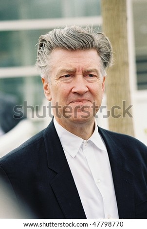 CANNES, FRANCE - MAY 16:  Director David Lynch at the photo call for the film \'Mulholland Drive\' during the 54th Cannes Film Festival 16 may 2001 in Cannes, France