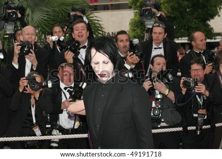 CANNES, FRANCE - MAY 20: Musician Marilyn Manson attends the \'Selon Charlie\' premiere at the Palais des Festivals during the 59th International Cannes Film Festival May 20, 2006 in Cannes, France.