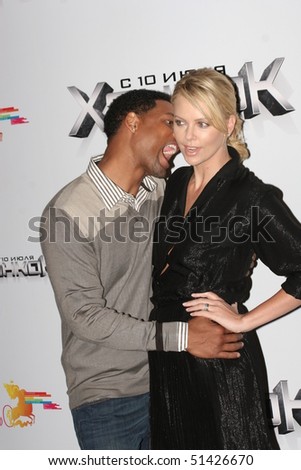 ¡Pillados! #Juego - Página 2 Stock-photo-moscow-june-charlize-theron-and-will-smith-attend-a-press-conference-prior-to-the-russian-51426670