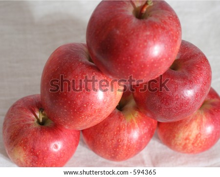 Six red apples stacked on top of each other seen from above