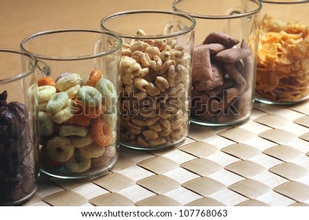 a mix of breakfast cereals