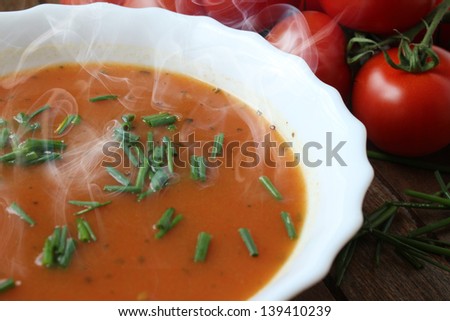steaming tomatoe soup