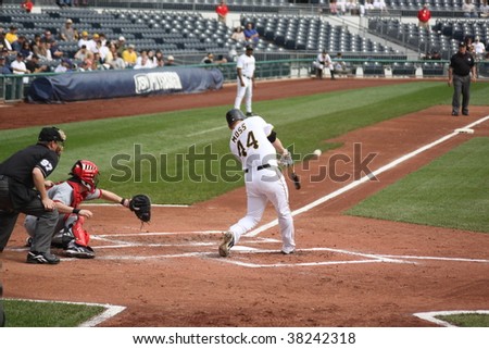 PITTSBURGH - SEPTEMBER 24 : Brandon Moss of Pittsburgh Pirates swings at a pitch against Cincinnati Reds on September 24, 2009 in Pittsburgh, PA.