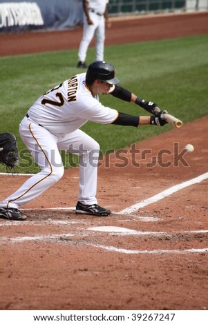 PITTSBURGH - SEPTEMBER 24 : Charlie Morton of the Pittsburgh Pirates lays down a sacrifice bunt against Cincinnati Reds on September 24, 2009 in Pittsburgh, PA.