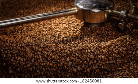 Mixing roasted coffee