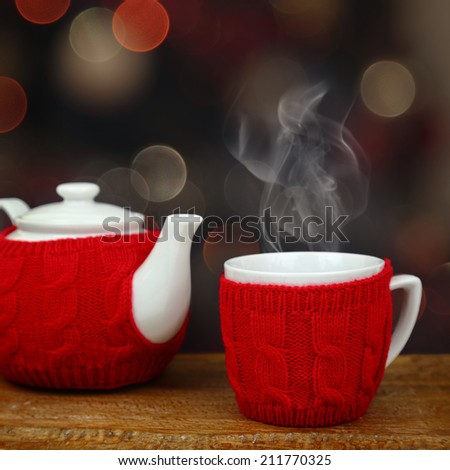 Teapot and cup in front of sparkle lights background